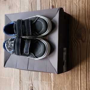 NIB Roebuck & Company Black Velcro Sneakers sz 13